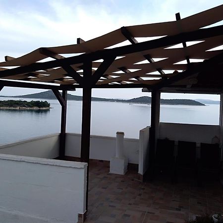 Alleinstehendes Haus am Meer Robinson Tkon Exterior foto