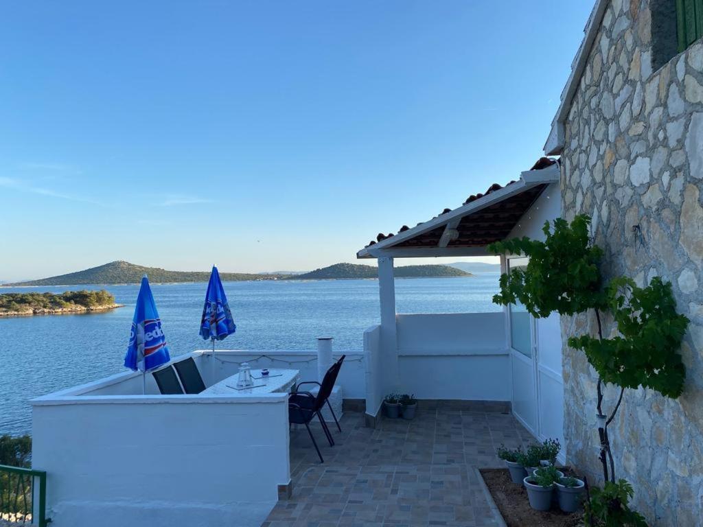 Alleinstehendes Haus am Meer Robinson Tkon Exterior foto
